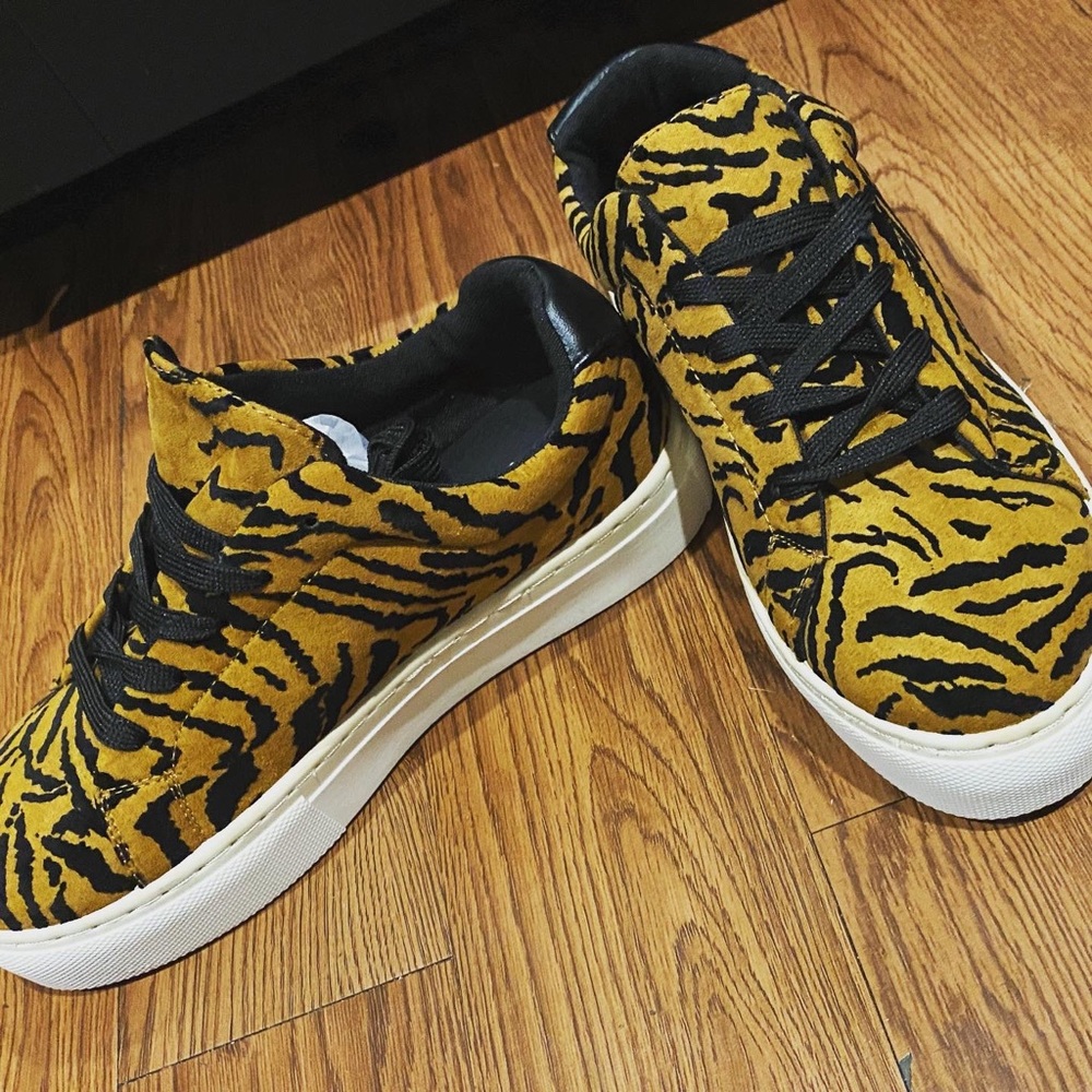 New! Tiger Print Sneakers - Picture 5 of 7